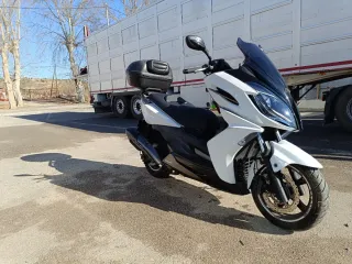 Maxiscooter Blanca Automática