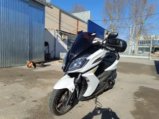 Maxiscooter Blanca Automática