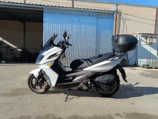 Maxiscooter Blanca Automática