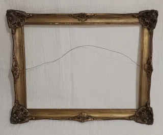 Marco de madera dorado