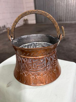 Secchiello in rame antico con iscrizioni