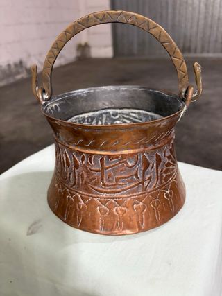 Secchiello in rame antico con iscrizioni