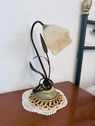 Dos lámparas de mesa floral