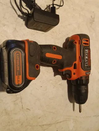Taladro Black+Decker 10.8V a batería