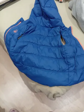 Chaleco niño azul con capucha, talla 2 años