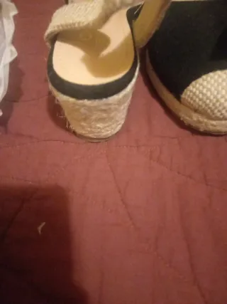 Sandalias cuña baja mujer beige/negro