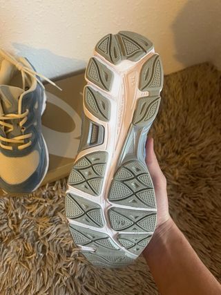 Zapatillas Asics Azules y Blancas