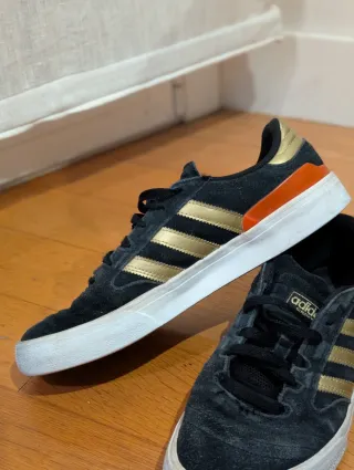 Zapatillas Adidas Busenitz Negras y Doradas