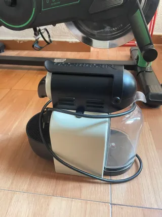 Cafetera Nespresso Negra