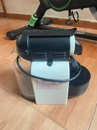 Cafetera Nespresso Negra