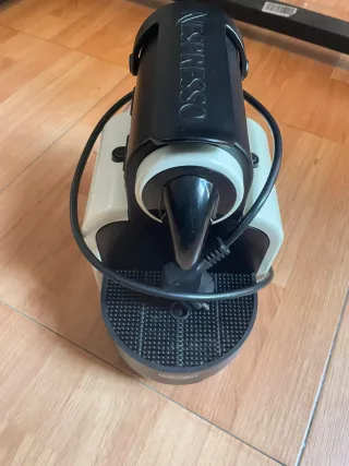 Cafetera Nespresso Negra