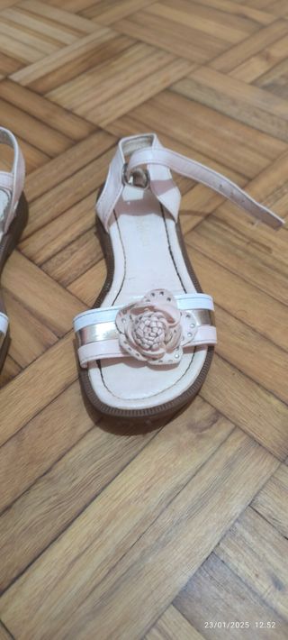 Sandalias Niña Blancas Flor