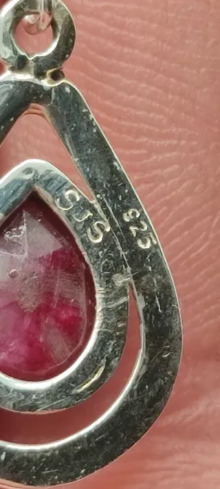 Pendientes de Plata y Rubí.