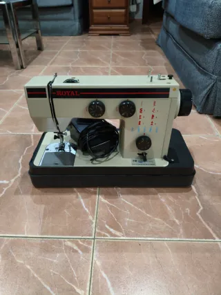Máquina de coser Royal