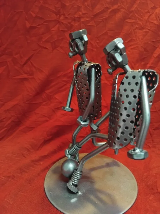 Escultura de metal hecha a mano