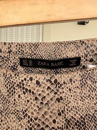 Shorts Zara estampado serpiente