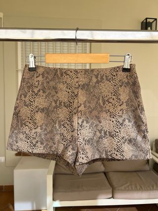 Shorts Zara estampado serpiente