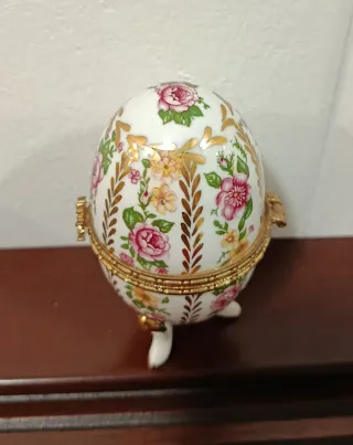 Huevo Porcelana Pintado Flores Oro