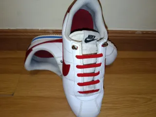 Nike Cortez Blancas y Rojas