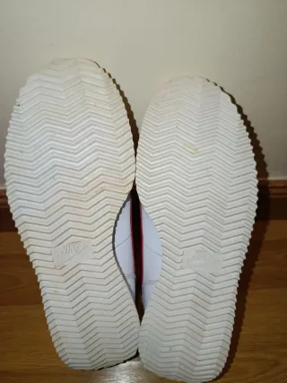 Nike Cortez Blancas y Rojas