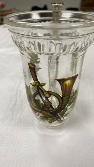 Jarra de cerveza de cristal y peltre