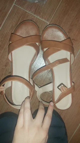Sandalias cuña beige/marrón talla 39