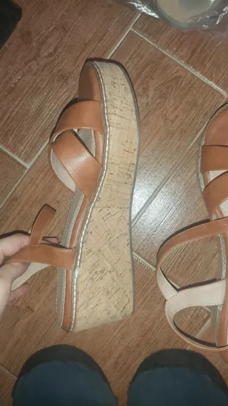 Sandalias cuña beige/marrón talla 39