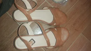 Sandalias cuña beige/marrón talla 39