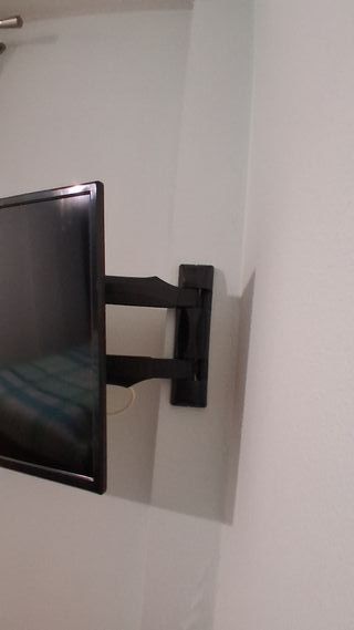 Smart TV B&L 32 con soporte y mando táctil