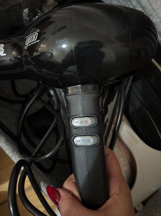 Secador de pelo negro