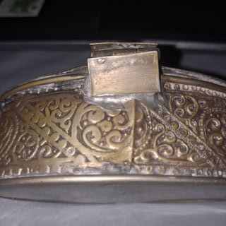 Tabaquera antigua latón repujado S. XIX