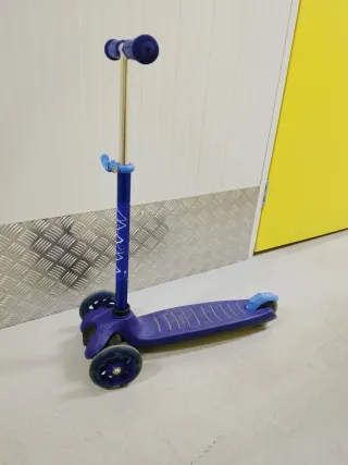 Patinete infantil con luces LED