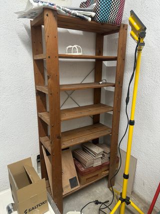 Estanterías rusticas de madera maciza