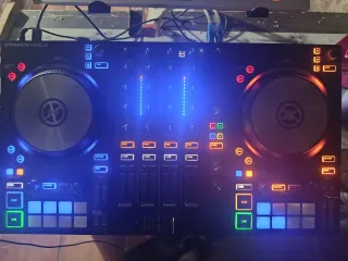 Controlador DJ Traktor Kontrol S3