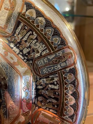 Plato egipcio antiguo de cobre.