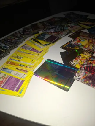 Lata Pokémon  +  Cartas 80 o mas