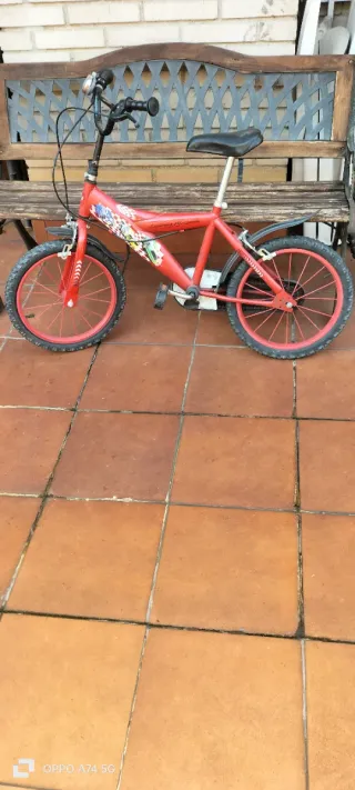 Bicicleta infantil roja