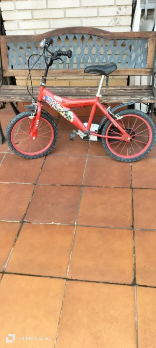 Bicicleta infantil roja