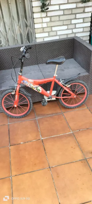 Bicicleta infantil roja