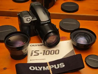 Cámara Olympus IS 1000 más accesorios