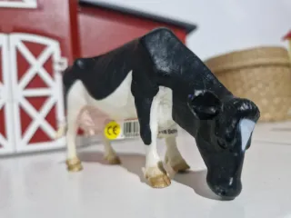 Schleich con Vacas negras. Descatalogadas.