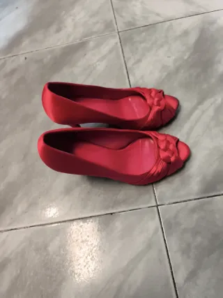 Zapatos de tacón rojos