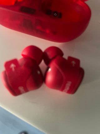 Beats Solo Buds Rojos