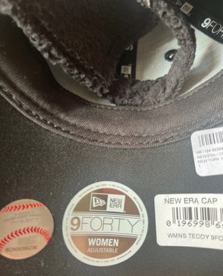 Gorra New Era Teddy Borreguito Negra