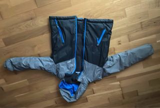 Chaqueta de esquí negra y gris talla 10 años