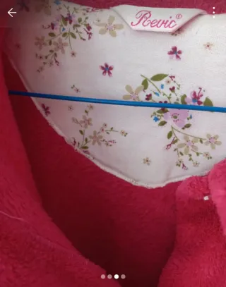 Bata de mujer rosa, polar