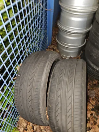 Neumáticos 205/45 R17 Pareja 80 euros.