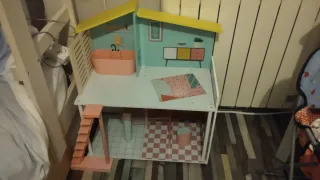 Casa de muñecas de madera