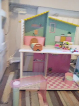 Casa de muñecas de madera