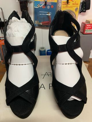 Botín Tacón Alto Negro, nuevos sin estrenar